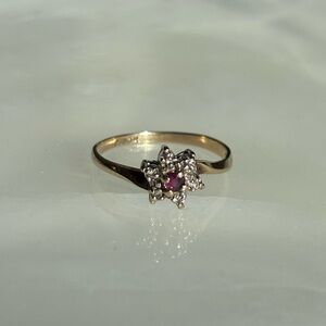 Elegant 10k Gold ring